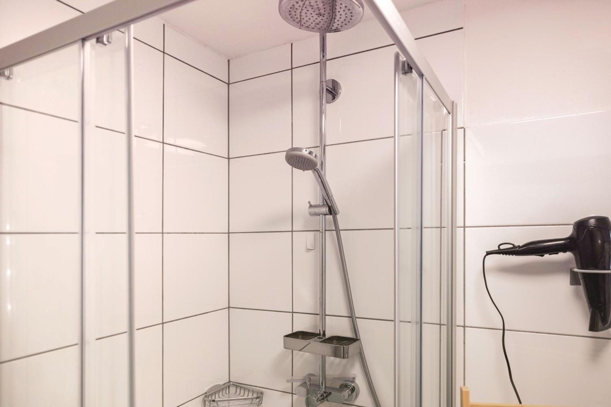 Hochwertig - Ruhig - Parkplatz - 15 Min Zur Messe Apartment ดุสเซลดอร์ฟ ภายนอก รูปภาพ